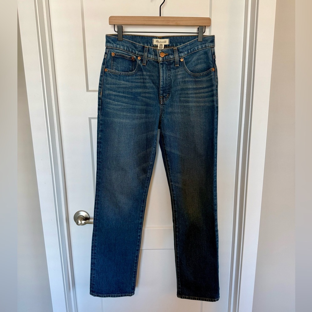 Madewell women’s 90s straight leg jeans in medium dark wash.